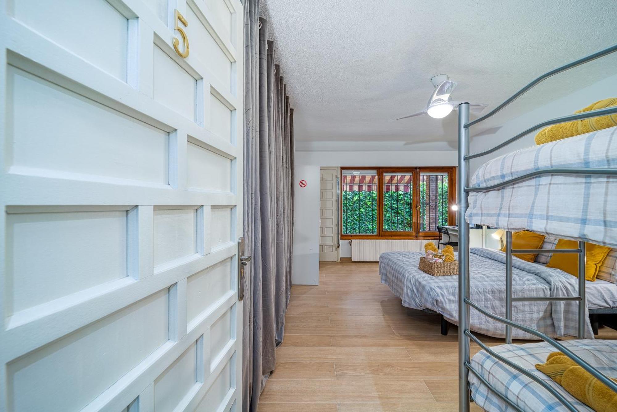 P Casacafe Calle Carlos Dubois 3 Apart-hotel Madri